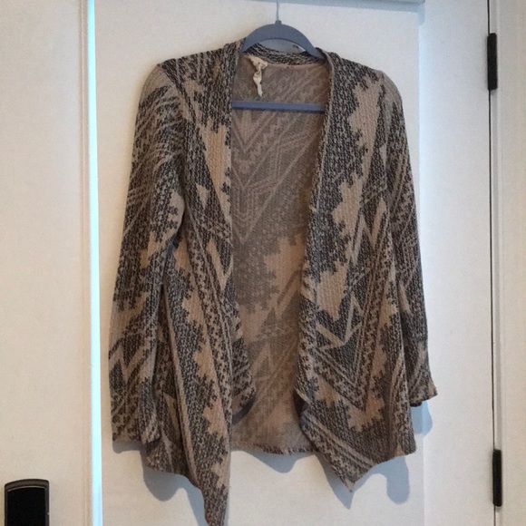 Blu Pepper sweater, medium.  Tub 5 - Picture 1 of 4